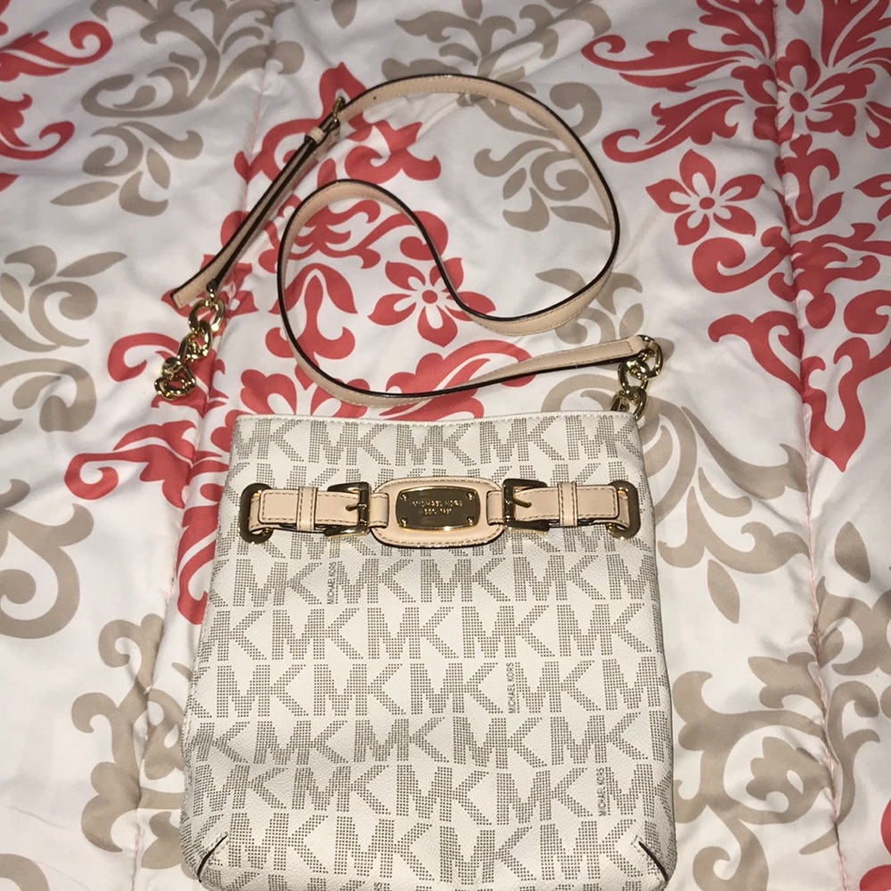 Creme Michael Kors purse